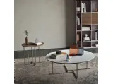 Tavolino con piano in marmo grigio e con basamento finitura brunito Aster di Orme