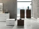 Comodini Look olmo scuro maniglia break finitura titanio di Archimede