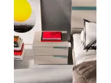 Comodino moderno in melaminico con maniglia laccata Gruppo Fasto di Orme