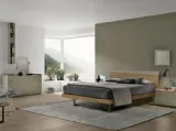 Letto con testiera Charlie in materico noce ambra e laccato opaco salina di Tomasella