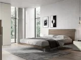 Letto dal design moderno semplice e lineare con testiera in nobilitato essenza Olmo juta e piedini trasparenti Zeo di Villanova