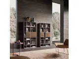 Libreria a muro in laccato opaco ortensia e materico finitura frassino cuoio di Orme