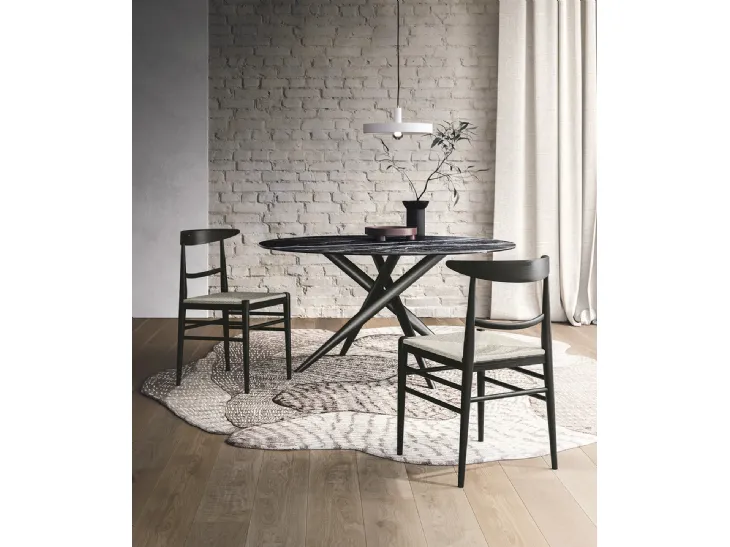 Sedia in frassino tinto carbone e seduta in paglia Louis di Sedit