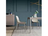 Sedia in ecopelle con telaio in legno di frassino ossidato, colore tortora, Fanny di Orme