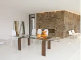 Tavolo allungabile in vetro con gambe in legno impiallacciato noce Axel Unico Italia