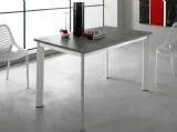 Tavolo allungabile con piano in laminato e metallo laccato Evo di Eurosedia