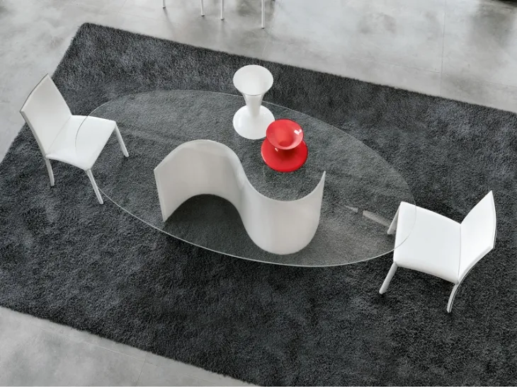 Tavolo ovale con top e base in vetro Segno di Unico Italia