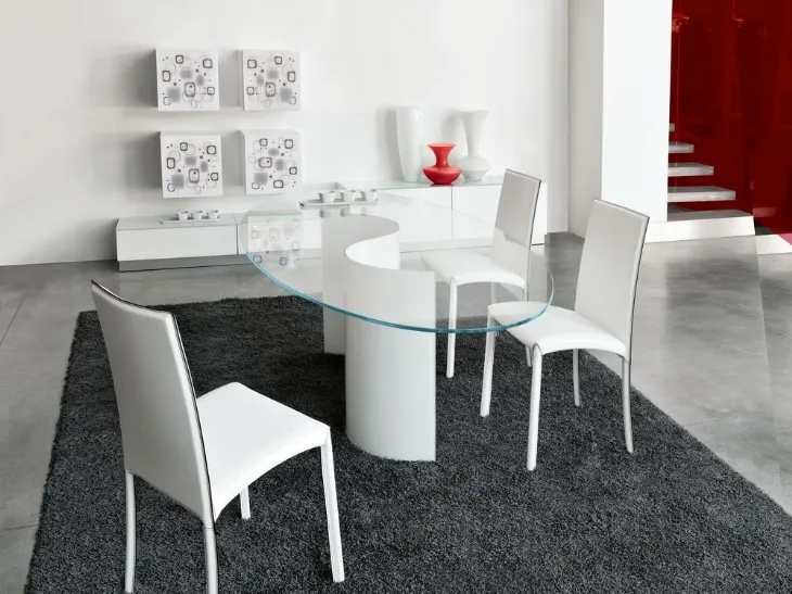 Tavolo ovale con base in vetro curvato e verniciato bianco Segno di Unico Italia