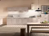 Cucina Classica lineare Maya in Frassino massello finitura Canapa di Atra Cucine
