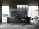 Cucina Design lineare in laccato opaco grigio e finiture in ottone Anuba di Miton