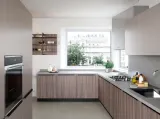 Cucina Moderna angolare Colibrì Intra in finitura frassino castoro e laccato tortora nevada di Forma la cucina