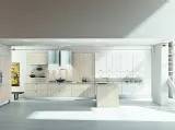 Cucina Moderna angolare con basi sospese in legno naturale e laccato bianco seta Ego 04 Mobilegno