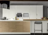 Cucina Moderna Essenza con isola in Rovere e laccato di Atra Cucine