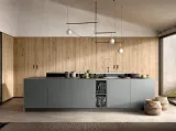 Cucina Moderna con isola Infinity 03 in laccato e rovere di Mobilegno