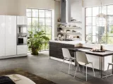 Cucina Moderna lineare in laminato Sherwood Termocotto e laccato bianco lucido Mia 02 di Mobilegno
