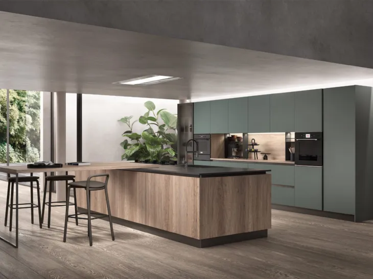 Cucina Moderna con penisola System 22 in laminato Fenix Verde Comodororo e Rovere Primitivo di Atra Cucine