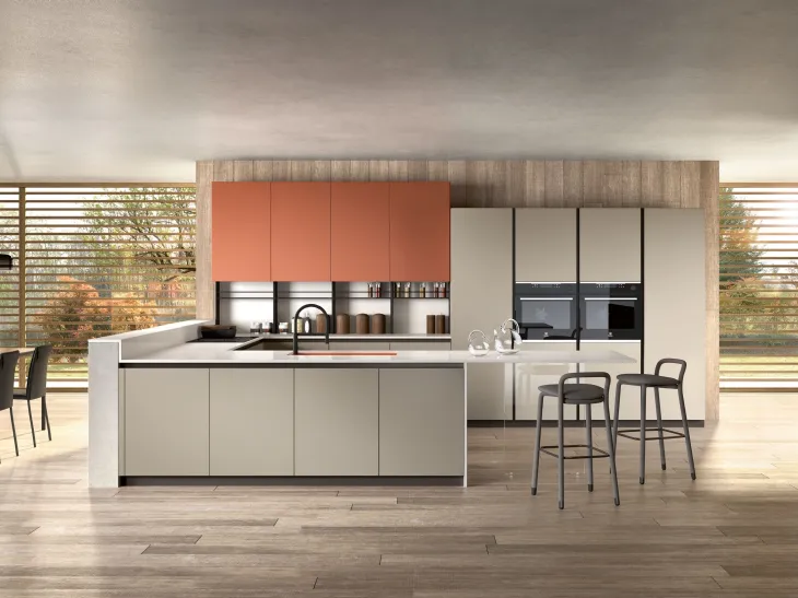 Cucina su misura con penisola Shine Grigio e Rosso di Atra Cucine