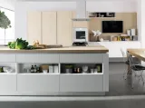 Cucina su misura angolare in laccato bianco opaco e legno Limha Matt di Miton