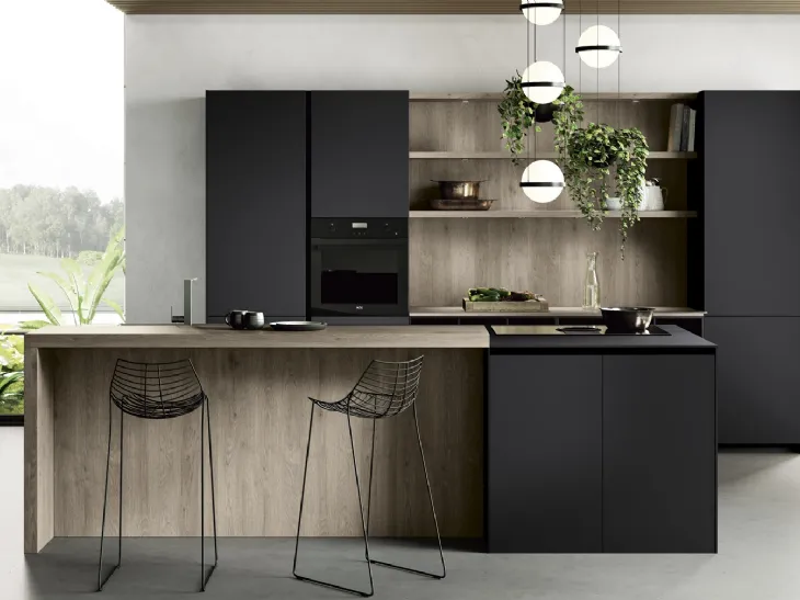 Cucina su misura con isola in vetro opaco finitura nero e bilaminato legno Rovere Tilo 2 0 di Miton